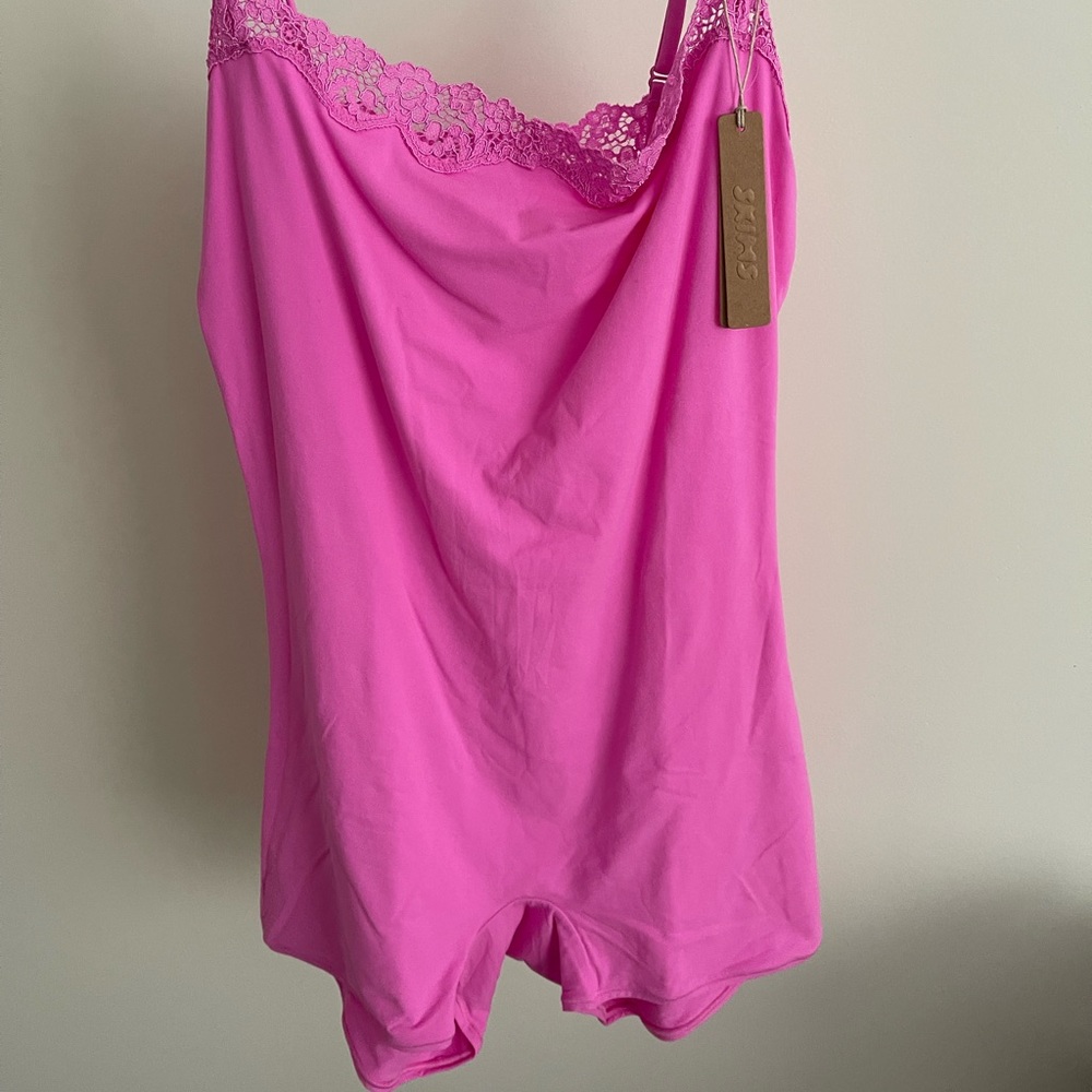 SKIMS Fits Everybody Lace Onesie - Neon Orchid - L - NWT